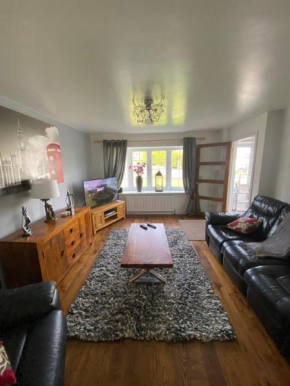 The whole house or Rooms let in a beautiful 4 Bed house, stunning kitchen&en suite